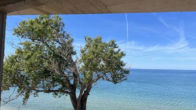 Otok Pag, plaža Perilo, trosoban stan u luksuznoj novogradnji PRVI RED DO MORA