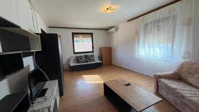 Đakovo, Városközpont - Tágas kétszintes ház két különálló lakással