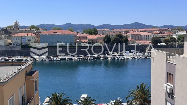 Zadar, Branimirova obala, moderno apartamento de dos dormitorios con vistas al mar