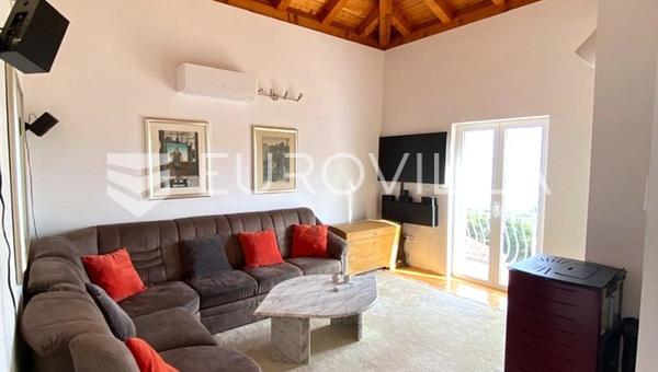Sumartin, trosobni apartman s pogledom na more, površine 83 m²