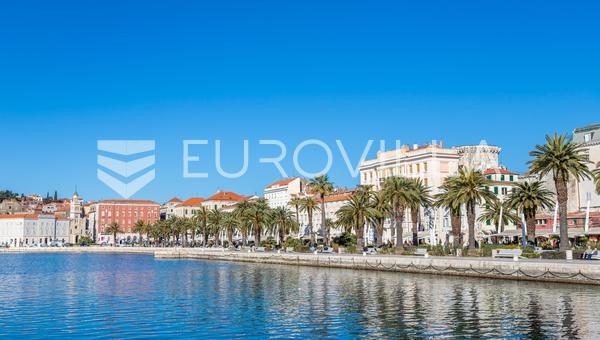 Split merkezinde ticari alan