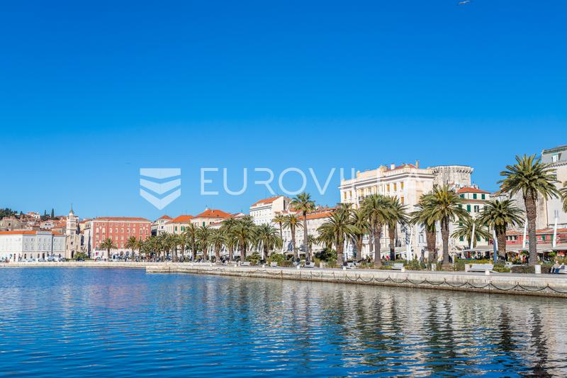 Split merkezinde ticari alan