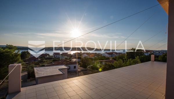 Rab, Barbat, Penthouse på 105 m², 200 m fra havet