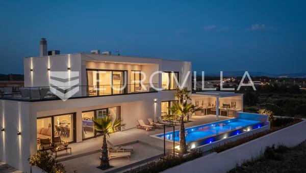 Vodice, moderna villa con piscina y vistas al mar, 332,92 m²
