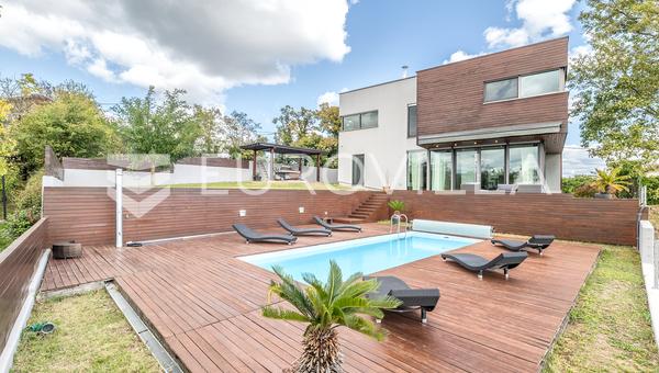 Zagreb, Gornja Dubrava, prekrasna vila s bazenom površine 360 m²