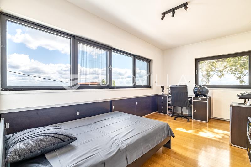 Zagreb, Gornja Dubrava, prekrasna vila s bazenom površine 360 m² - 12