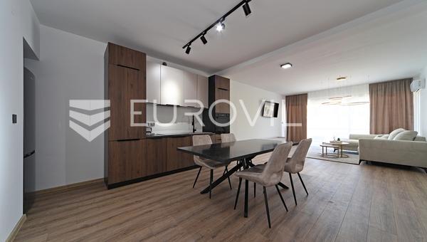 Osijek, Cvjetno Naselje - Fireværelses lejlighed, 111 m² med terrasse og privat parkeringsplads