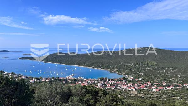 Zadar, ilha de Ist, terreno para construção, primeira fila junto ao mar.
