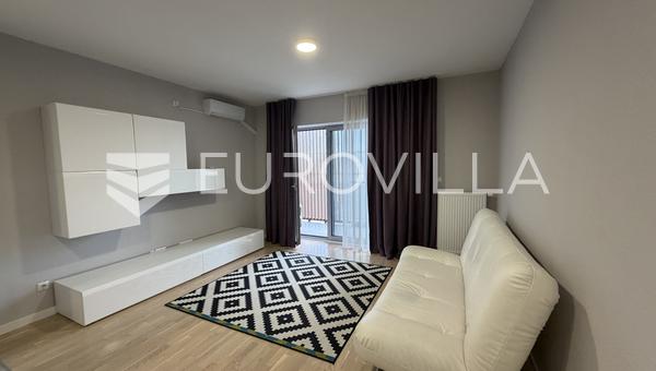 Đakovo, şehir merkezi, kiralık iki yatak odalı daire