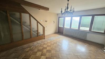 Osijek, Donji grad, kuća s garažom na tri etaže za adaptaciju