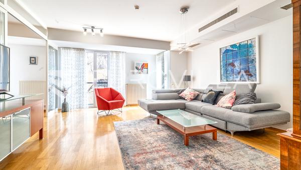 Zagreb, Center, Dežmanova street, beautiful three-room apartment with garage in an excellent location