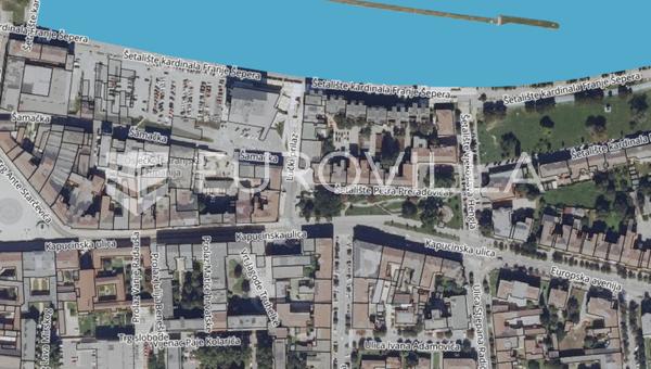 Osijek, Centro de la ciudad - Atractivo local comercial a pie de calle en alquiler, 36 m²