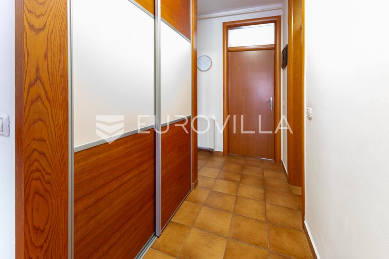 Slavonski Brod, three-bedroom apartment, 72 m² in the city center