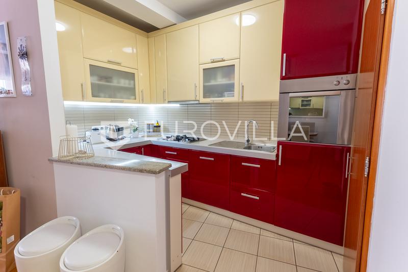 Slavonski Brod, three-bedroom apartment, 72 m² in the city center