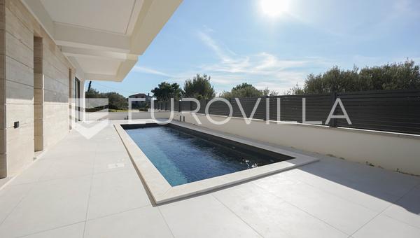 Zadar, Kožino, trosoban stan s vrtom i bazenom na izvrsnoj lokaciji, 150,20 m²