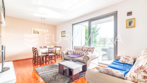Sesvete, Kasinska, appartement deux pièces avec jardin, rez-de-chaussée, 66 m²