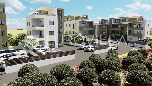 Trogir, dvosoban stan u prizemlju s vrtom