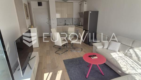 Zagreb, Trnje, otoparklı güzel tek odalı daire 51 m²