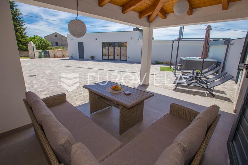 Istria, Vodnjan, two renovated residential buildings with jacuzzi in a quiet location