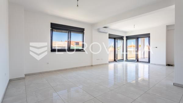 Vodice, przestronny penthouse z tarasem na dachu, 168,79 m²