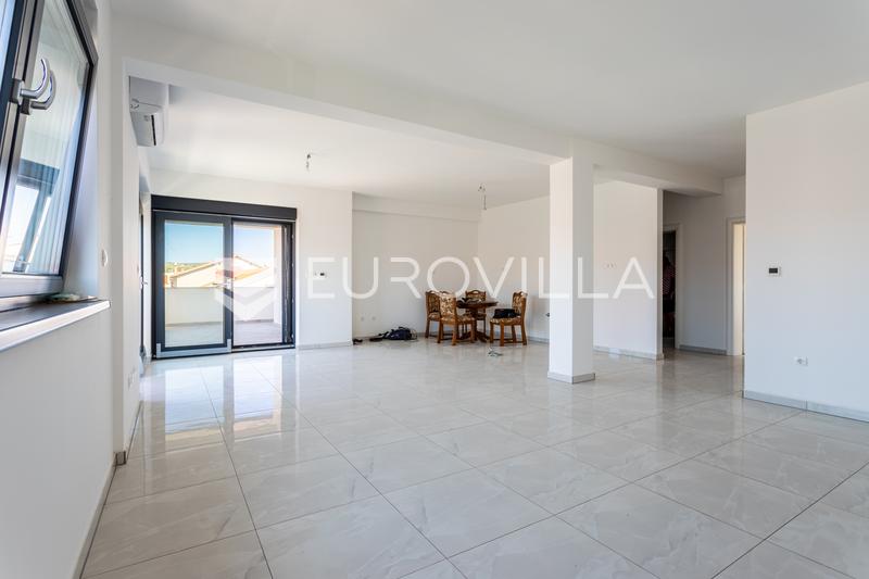 Vodice, przestronny penthouse z tarasem na dachu, 168,79 m² - 3
