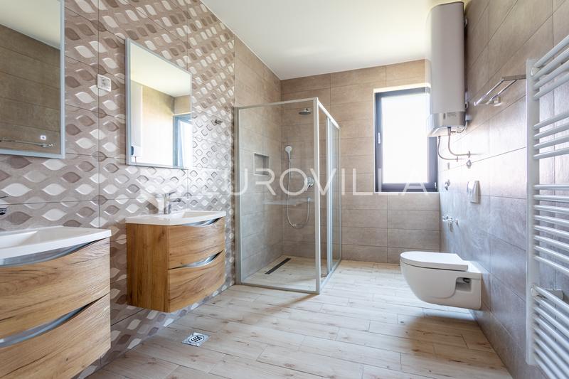 Vodice, przestronny penthouse z tarasem na dachu, 168,79 m² - 10