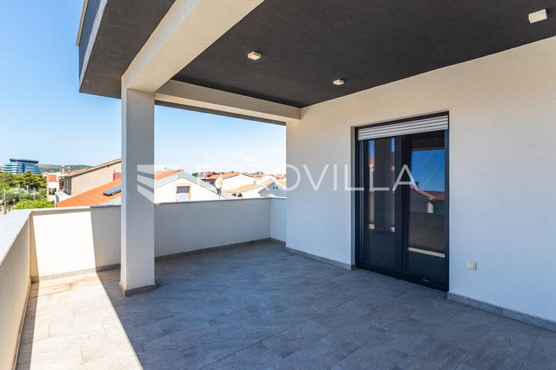 Vodice, przestronny penthouse z tarasem na dachu, 168,79 m² - 12