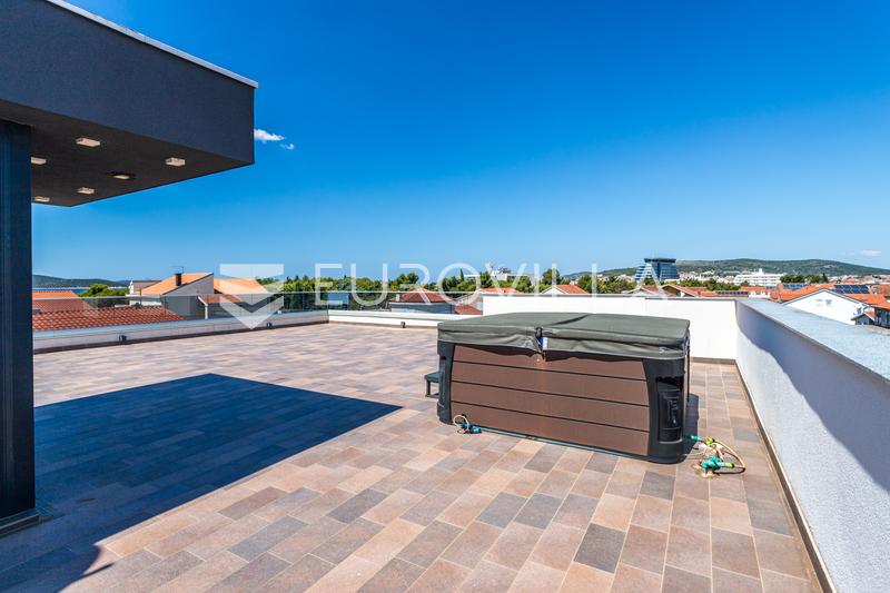 Vodice, przestronny penthouse z tarasem na dachu, 168,79 m² - 16