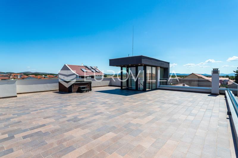 Vodice, przestronny penthouse z tarasem na dachu, 168,79 m² - 20