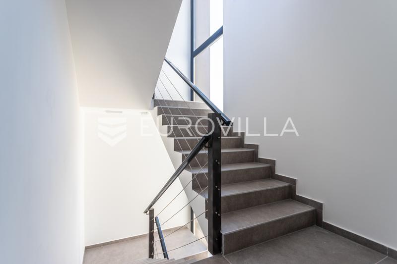 Vodice, przestronny penthouse z tarasem na dachu, 168,79 m² - 21