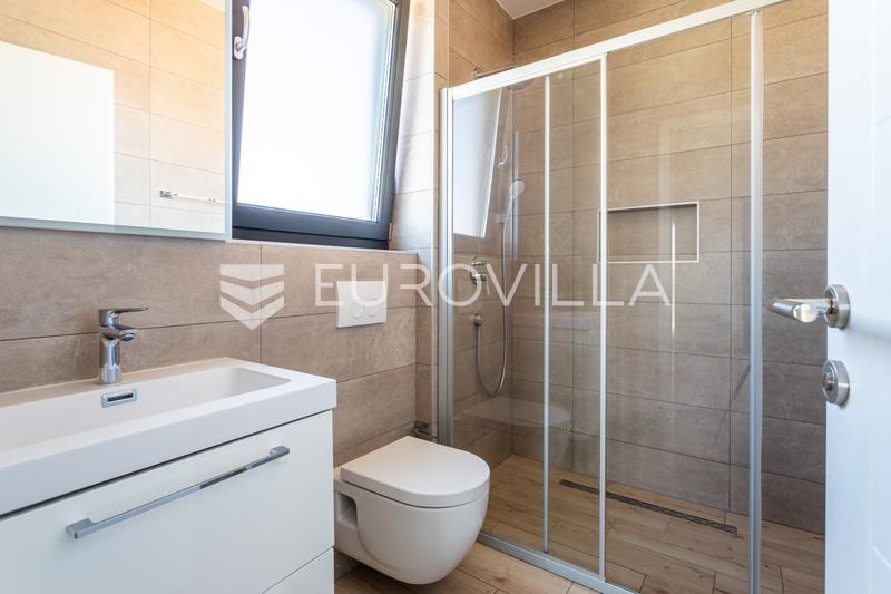 Vodice, przestronny penthouse z tarasem na dachu, 168,79 m² - 9