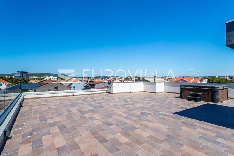 Vodice, przestronny penthouse z tarasem na dachu, 168,79 m² - 15