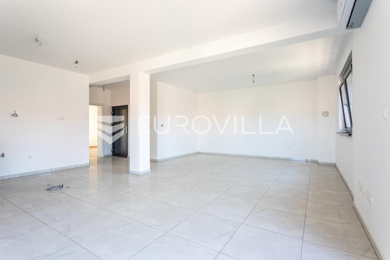 Vodice, przestronny penthouse z tarasem na dachu, 168,79 m² - 2