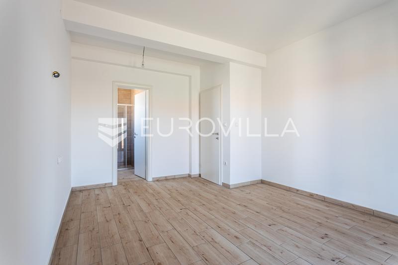 Vodice, przestronny penthouse z tarasem na dachu, 168,79 m² - 8