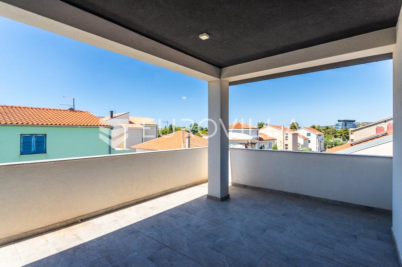 Vodice, przestronny penthouse z tarasem na dachu, 168,79 m² - 11