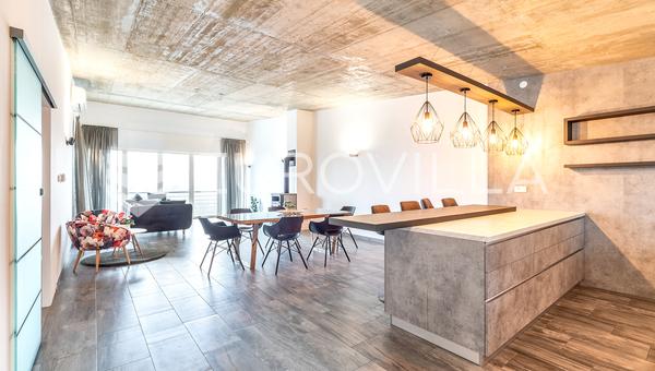 Sveti Ivan Zelina, linda casa geminada de 385 m²