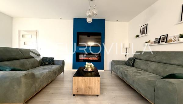 Đakovo, Centar, novouređena kuća 250 m²