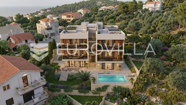 Trogir, Ciovo, třípokojový byt se soukromým bazénem a dvěma parkovacími místy