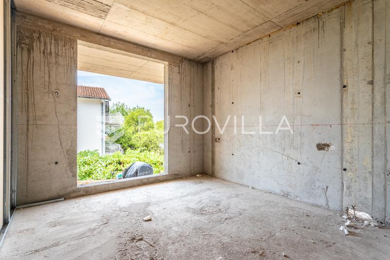 Trogir, Ciovo, appartamento con tre camere da letto, piscina privata e due posti auto - 7