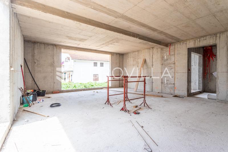 Trogir, Ciovo, appartamento con tre camere da letto, piscina privata e due posti auto - 10