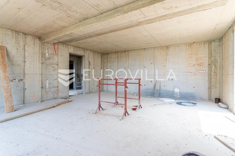 Trogir, Ciovo, appartamento con tre camere da letto, piscina privata e due posti auto - 11