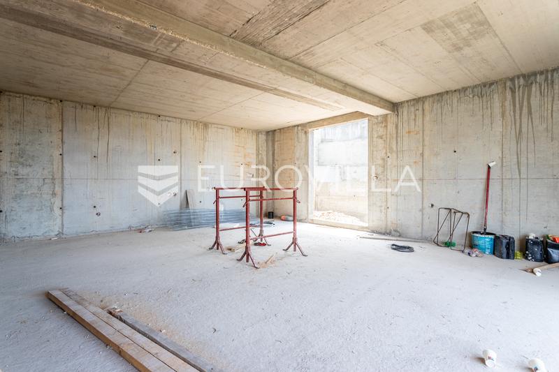 Trogir, Ciovo, appartamento con tre camere da letto, piscina privata e due posti auto - 12