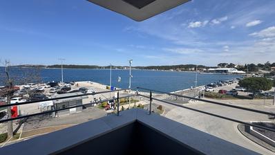 Istrie, Rovinj, luxusní byt 3+kk 127 m², 1. řada u moře, 2 garážová stání, výhled na moře