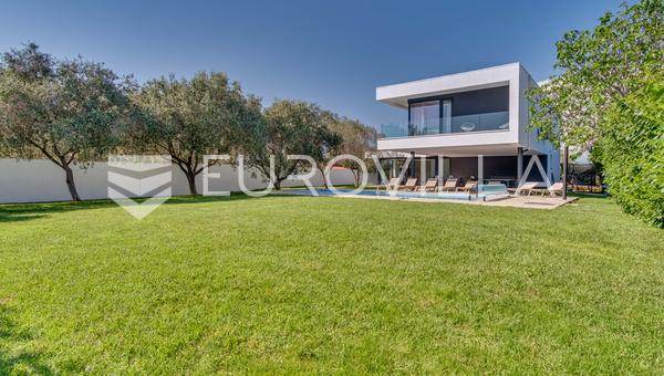 Peroj'da, deniz manzaralı lüks tasarım villa