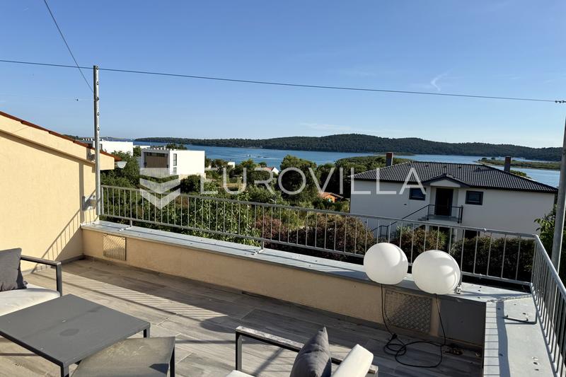Medulin, kuća s bazenom, dvije krovne terase i panoramskim pogledom na more - 22