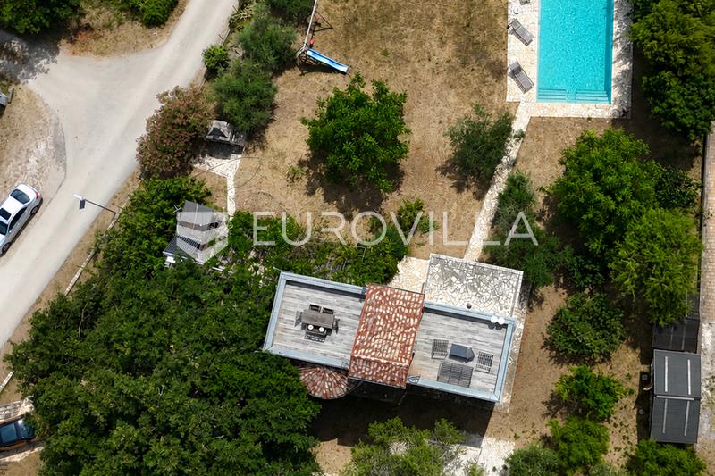 Medulin, kuća s bazenom, dvije krovne terase i panoramskim pogledom na more - 24