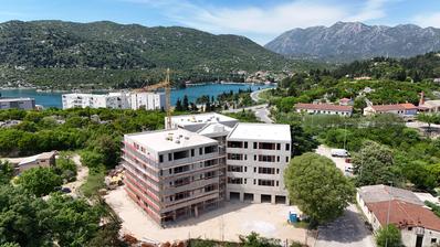Ploce, nybyggnad, trerumslägenhet på första våningen