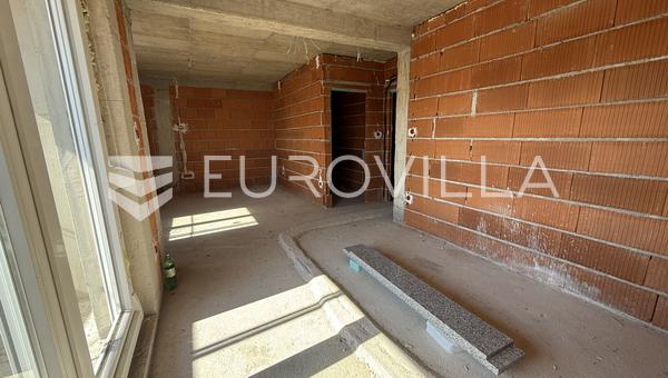 Kastel Gomilica, dvojizbový apartmán s parkovaním, nasťahovanie možné do leta