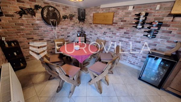 Netretic, Jarce Polje, ev 250 m², Dobra Nehri'ne 150 m