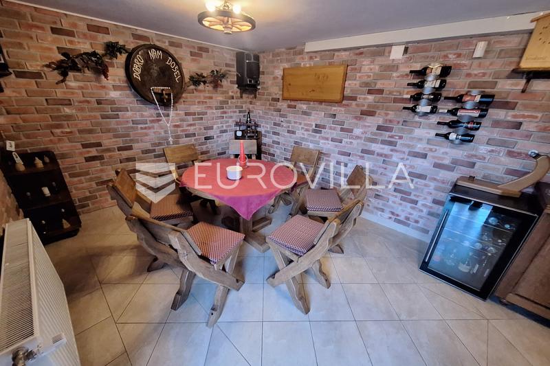 Netretic, Jarce Polje, dům 250 m², 150 m k řece Dobra - 1
